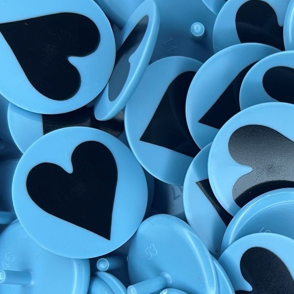 Personalized golf markers printed with black hearts