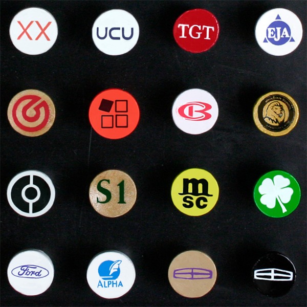 Wholesale golf tees with custom logos and branding printed on the cups
