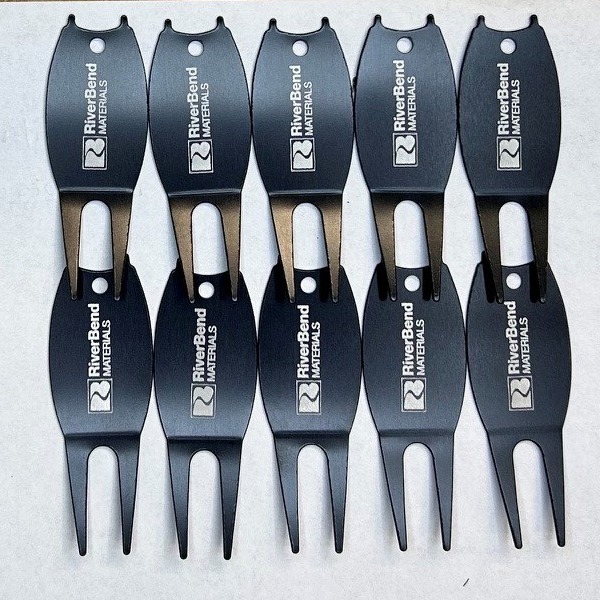 Black custom divot tools printed with a company logo